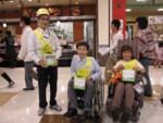 父母の会の方との記念写真